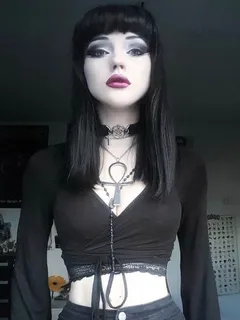 hot amateur goth babe