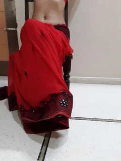 malayalam mallu maid exposing her boobs in saree