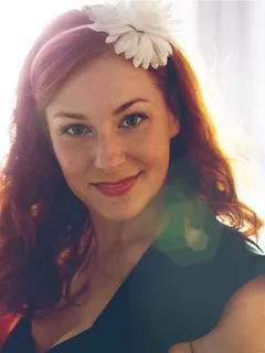 chloe morgane - flower in her red hair