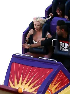 courtney stodden nip slip at disneyland