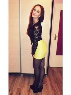 nice butt in tight mini yellow skirt