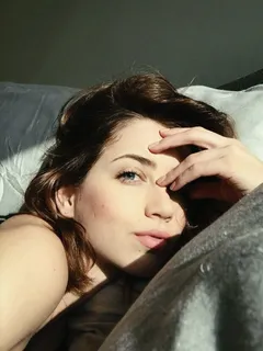 emily rudd gazing at you from your bed