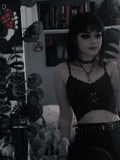 ultra goth chick in mirror