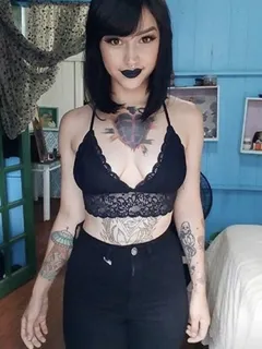 sexy tattooed brunette,  name please