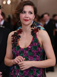 maggie gyllenhaal -11/77 -5'9''- met gala, may 2017, new-york....wet kisses!