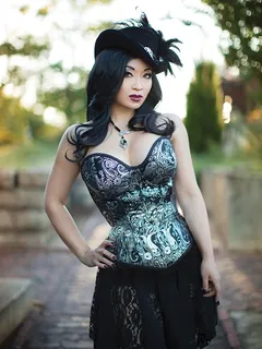 chinese cosplayer yaya han big tits in corset