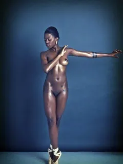 nude ebony gal on pointe