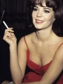 natalie wood smoking ❤