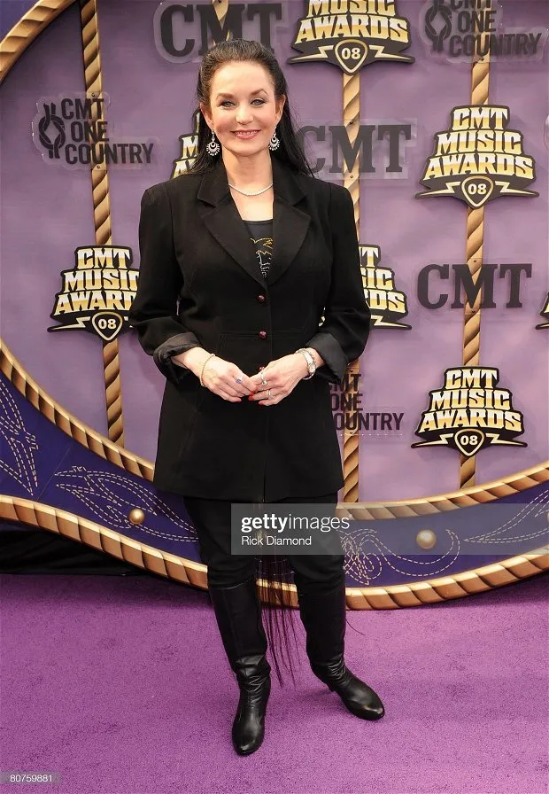 crystal gayle 25th pic.