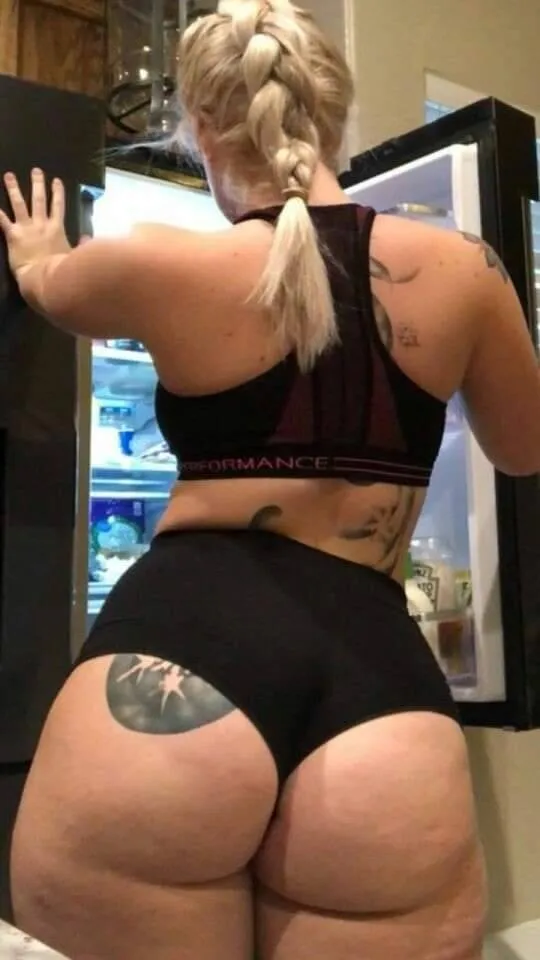 strong booty white gurl