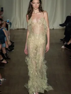 yumi lambert est une mannequin belge sublime