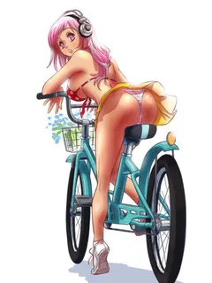 beautiful booty on bicycle