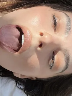 emily ratajkowski waiting for your cum