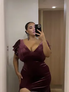 katelyn sade looking busty and beautiful in her dress