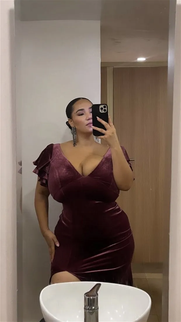 katelyn sade looking busty and beautiful in her dress