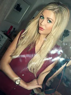 perfect blonde babe, wow!