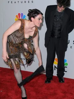 amanda palmer down blouse action