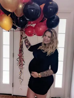 never thought a pregnant woman could be this hot