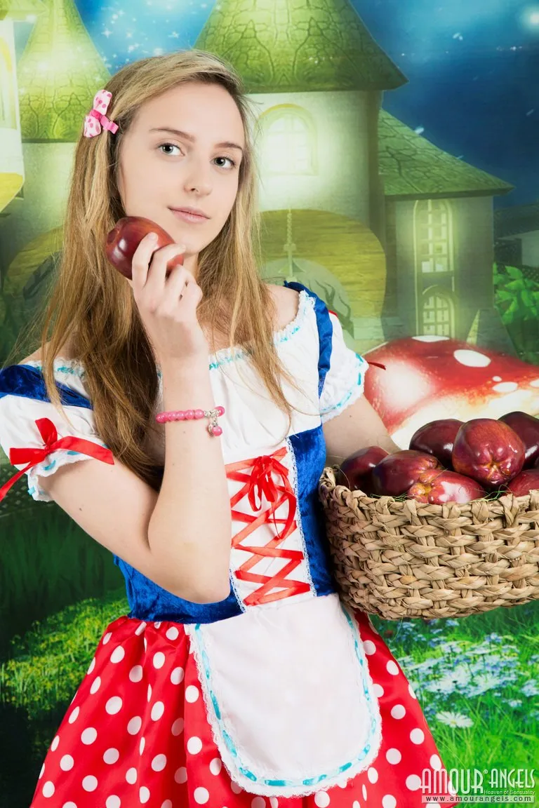 Lissa in Amour Angels set Lissa In Wonderland 1