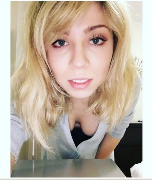 jennette mccurdy showing her boobs