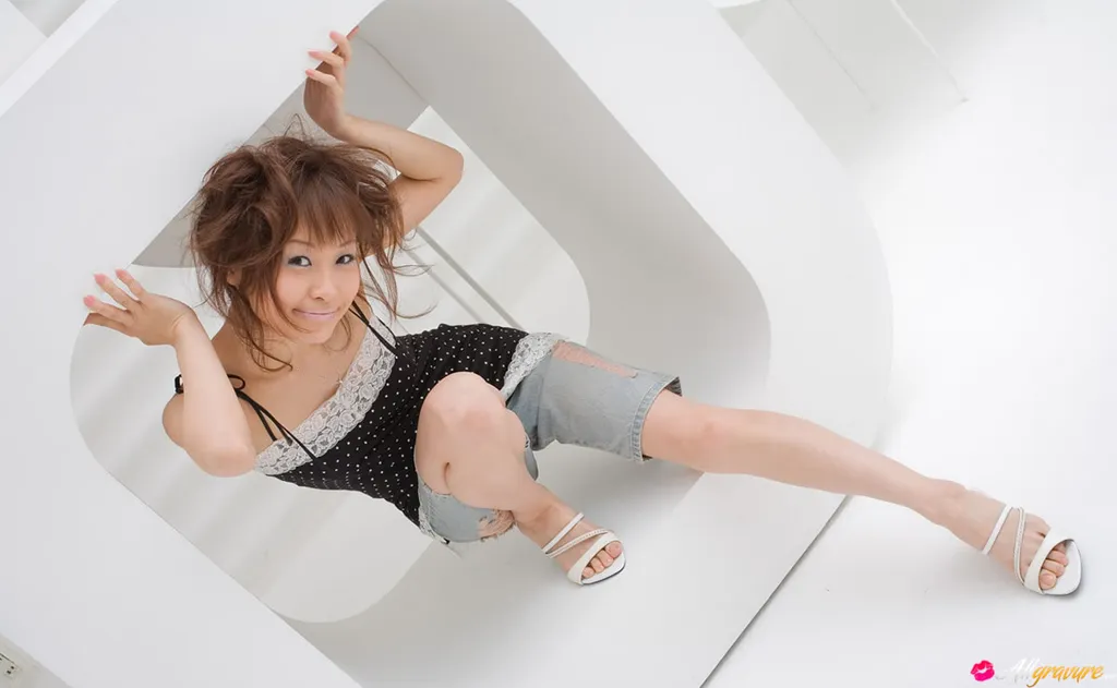 Misa Kikouden in All Gravure set New in Town