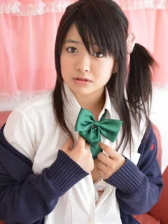 Aki Hinomoto in All Gravure set Upskirt Tease