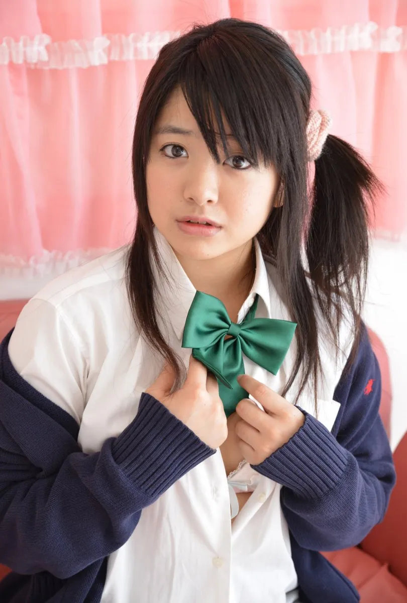 Aki Hinomoto in All Gravure set Upskirt Tease