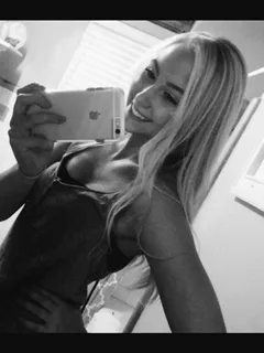 summer carter is looking sexy as hell with big boobs and cleavage