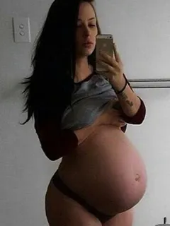 pregnant selfie