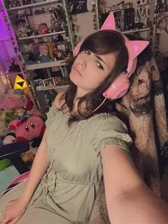 kaitlin witcher (streamer) - sad pout