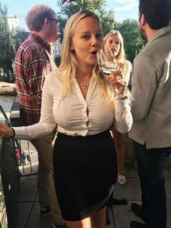 elin hakanson with wine