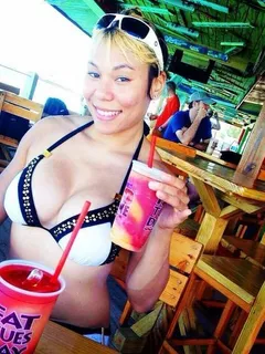 mia yim showing off her cleavage in a bikini