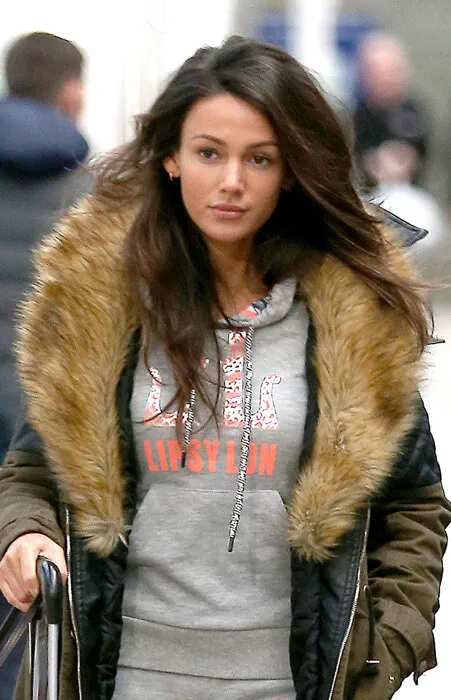 michelle keegan -6/87 -5'4''- 37-23-35''-32dd-bra - 120lbs - 8-shoe, hot british cunnilingus! -yum! yum!