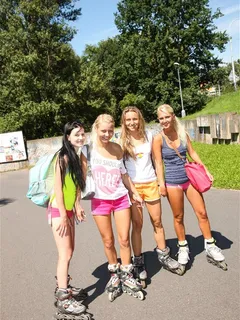 friends on rollers: ester b, sabrina l, nessy, sara j