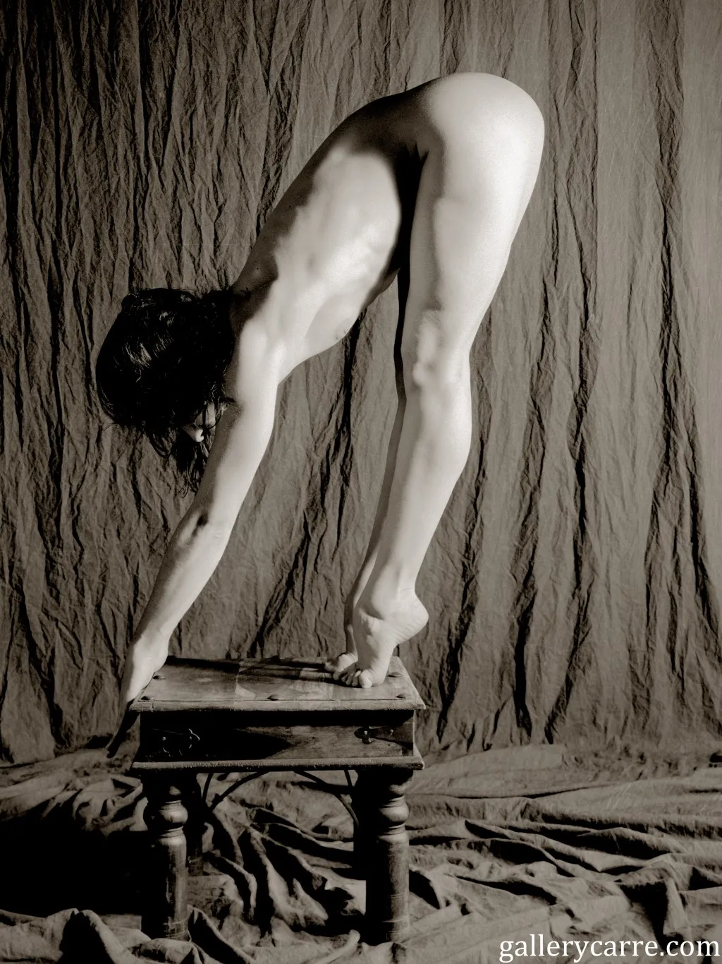 Elena in Gallery Carre set Sport