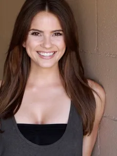 shelley hennig