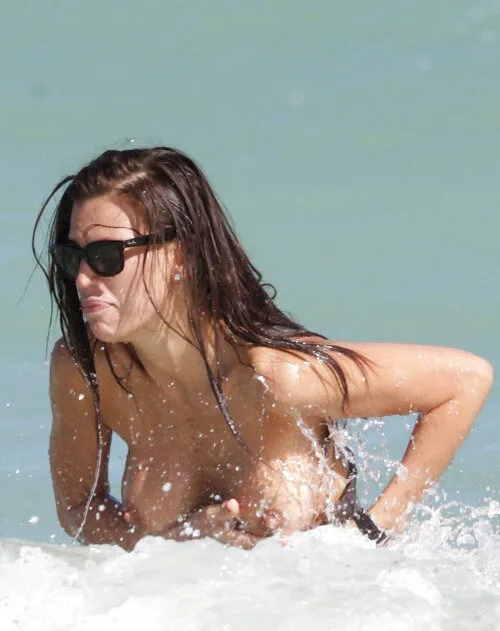 nipslip on the beach