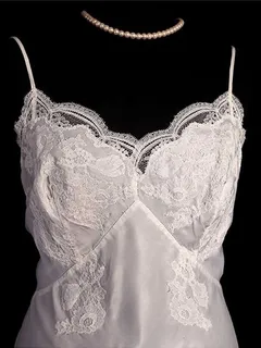 beautiful lacy bust!