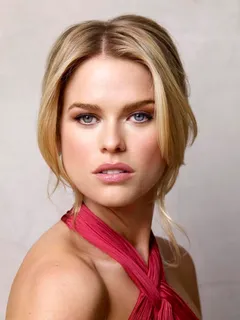 alice eve