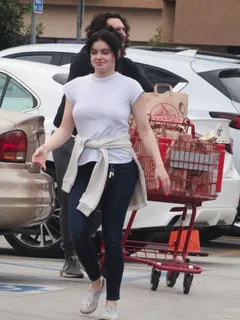 ariel winter braless boobs in a white top showing off her big tits pokies seen by paparazzi out buying weed and groceries.