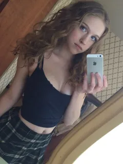 teen selfie