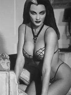 yvonne de carlo as lily munster 01