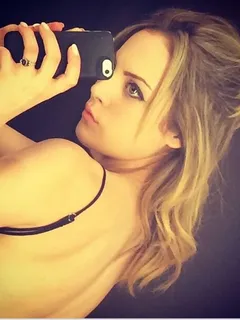 elizabeth gillies blonde selfie