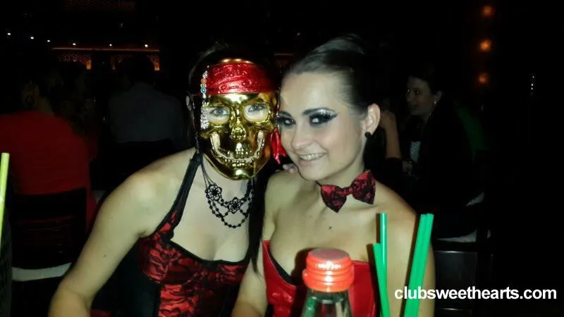 Ashley I (right) in Club Sweethearts set #33795