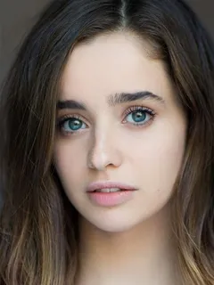 holly earl