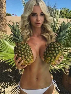 caitlin arnett nude photos