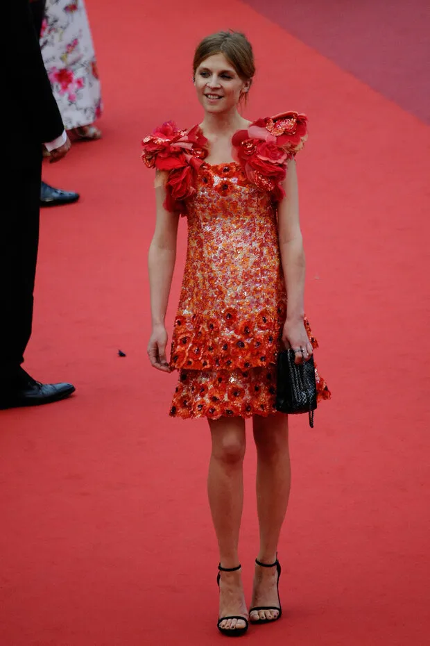 clemence poesy -1-/82 -5'6''- 32-24-34''-32b-bra -124lbs -7-shoe, tasty french babe...kiss kiss my pretty!
