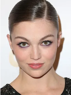 lili simmons -7/93 -5'7''- 33-24-35''-32a-bra -119lbs - 7.5-shoe, totally hot wet cunnilingus! -yum! yum!