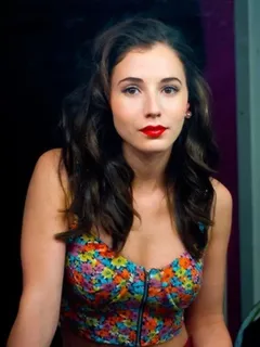 gorgeous actress charlie murphy red lips big tits