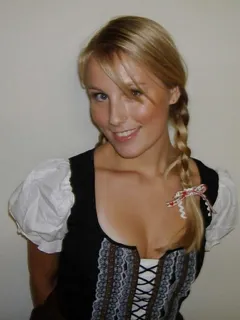 elke in dirndl